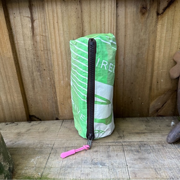 Soflo Riders pouch made with repurposed kite - Picture 3 of 5